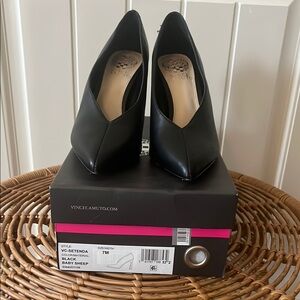 Vince Camuto Black Heels Elegant Design